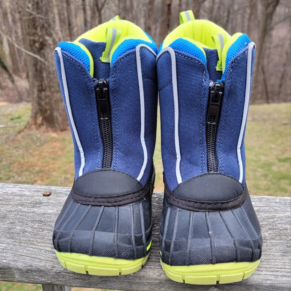 Toddler snowboats